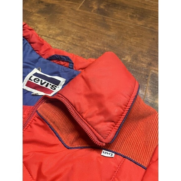 Levis Vintage Red Croped Puffer Ski Jacket Made In USA Size 12 - Picture 3 of 16